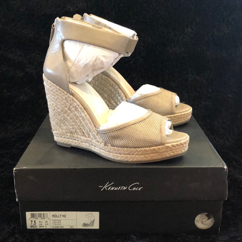 New in Box Kenneth Cole 7.5M (Taupe) Holly H2